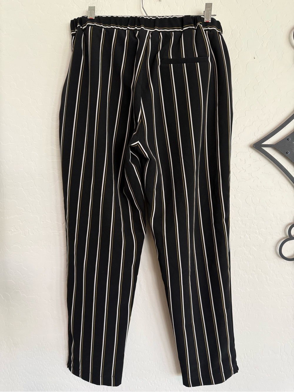 4/$20 BODY BY US Belted Striped Black Tie-Waist Women’s Pants - Large - Picture 2 of 5